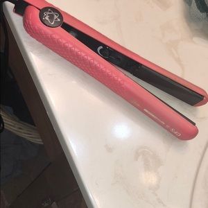 Barbie pink straightener 💋